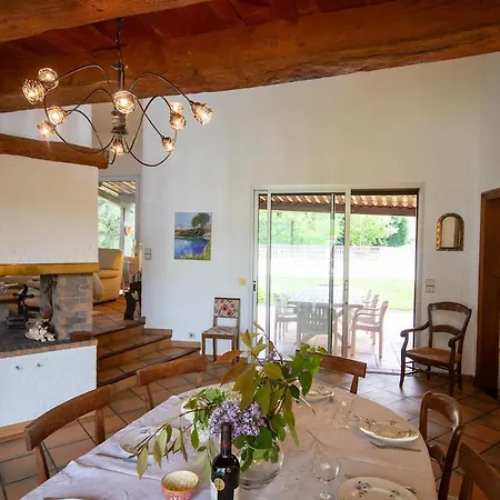 فيلة La Metairie *